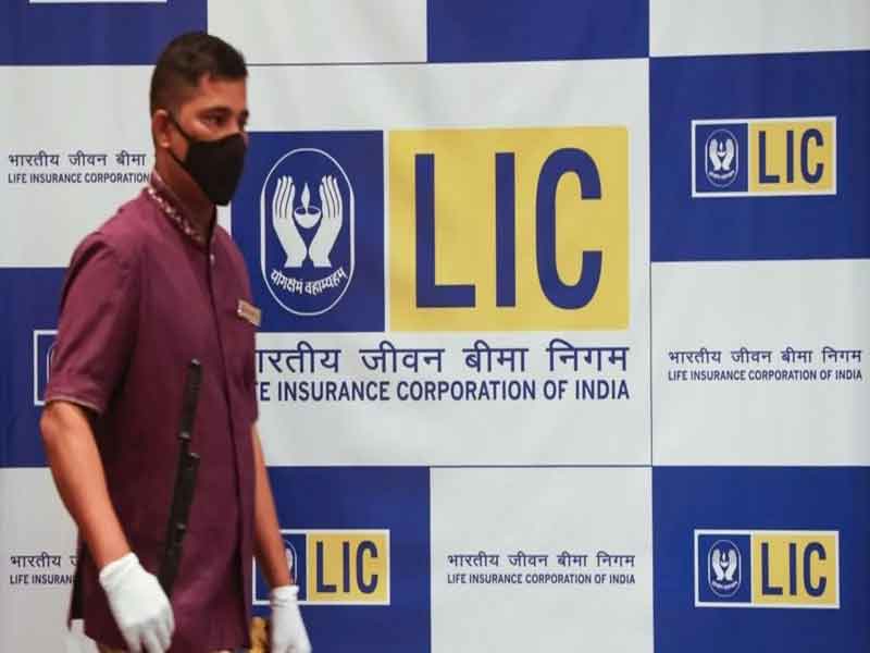 LIC extends losing streak to 7th straight session, hits record low